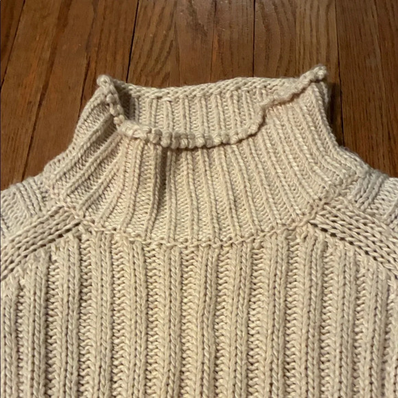 Lavon Cozy Cream Wool Ribbed Turtleneck Sweater - Picture 2 of 9